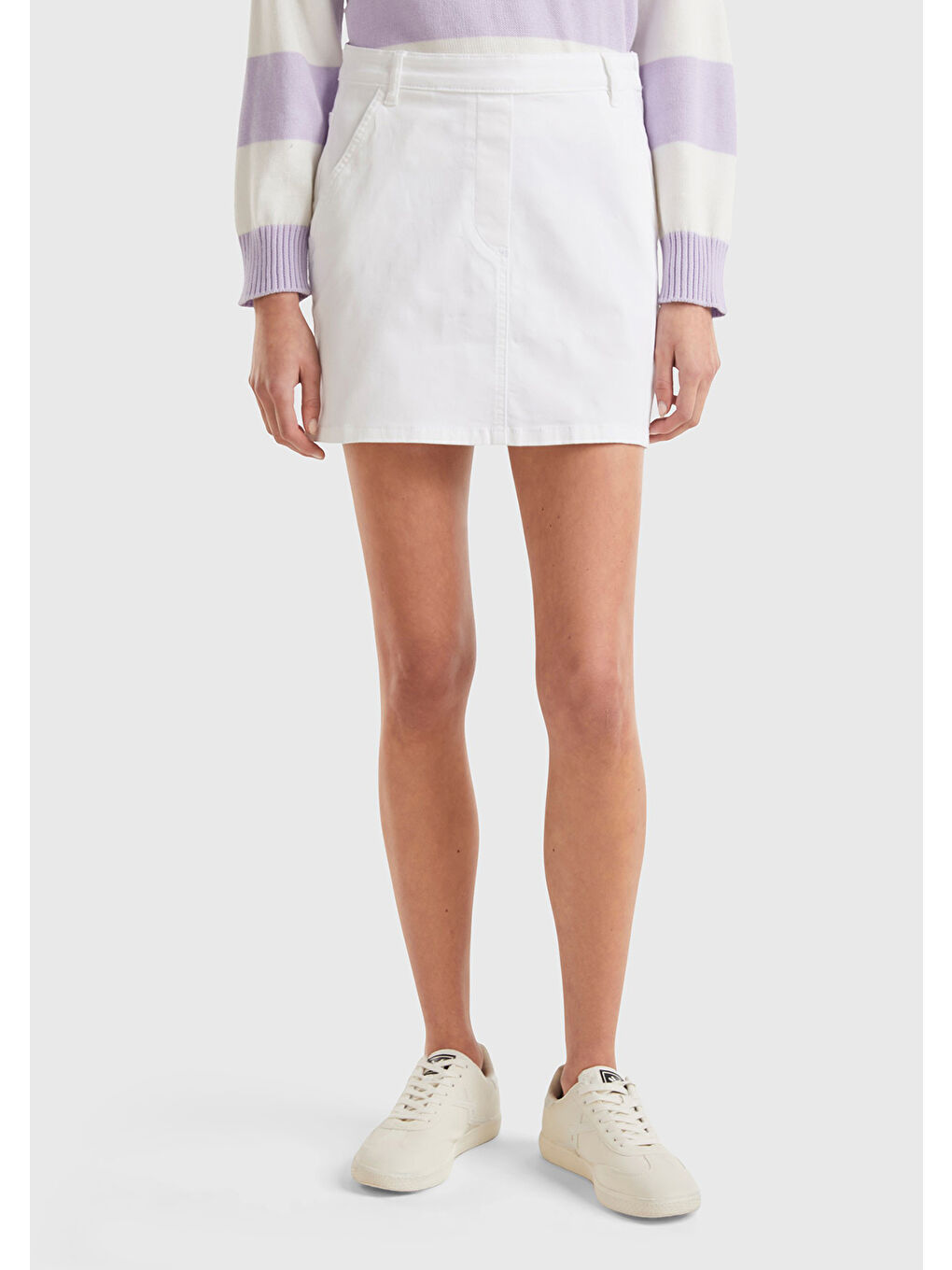 Kadın Beyaz Streç Pamuklu Yan Fermuarlı Mini Etek