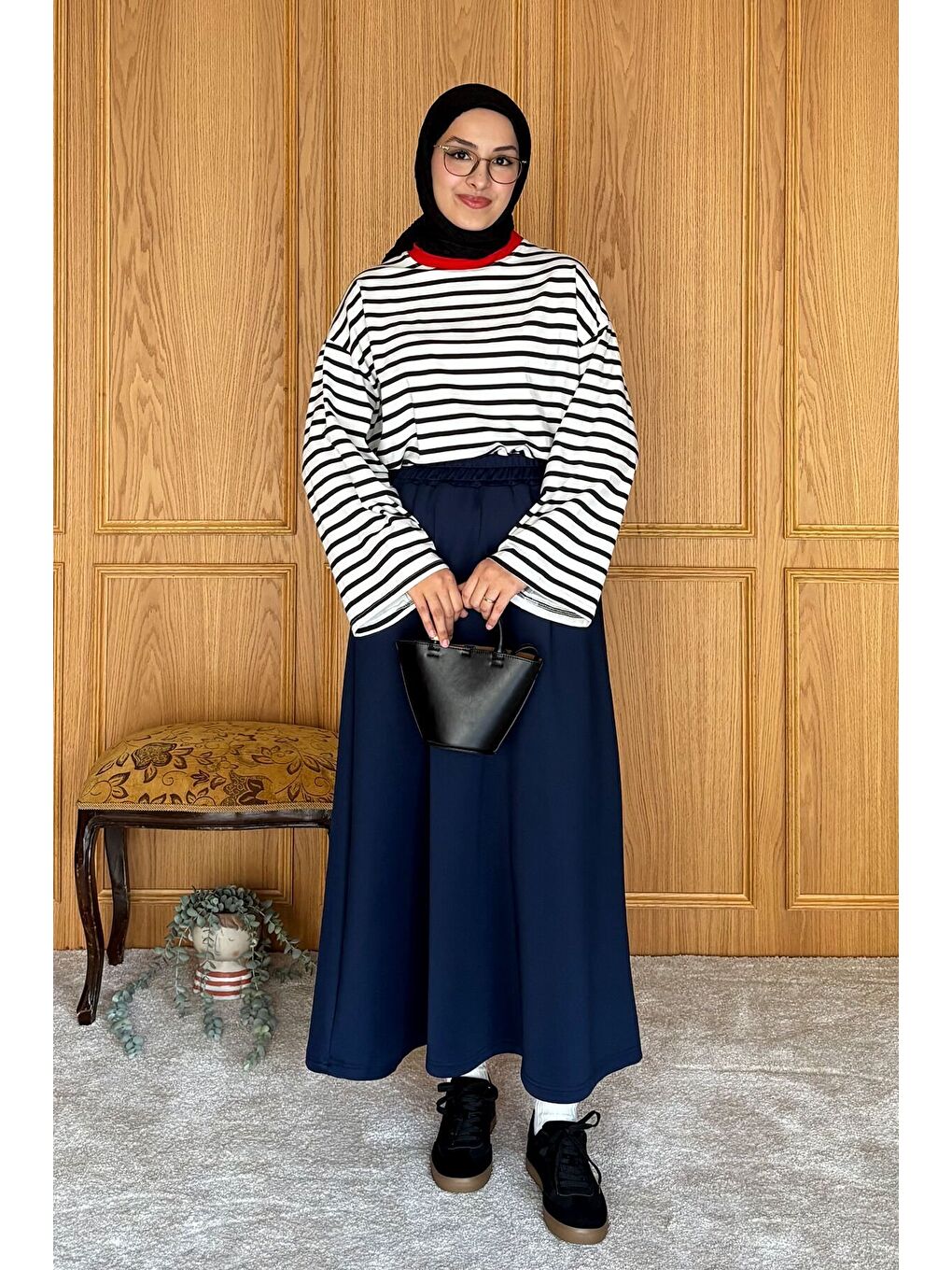 Kırmızı Yaka Siyah Çizgili Body