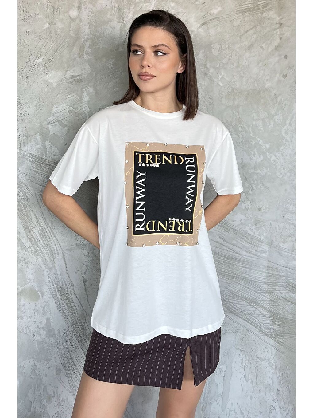 Ekru Kadın Bisiklet Yaka Baskılı Taşlı Tişört-1