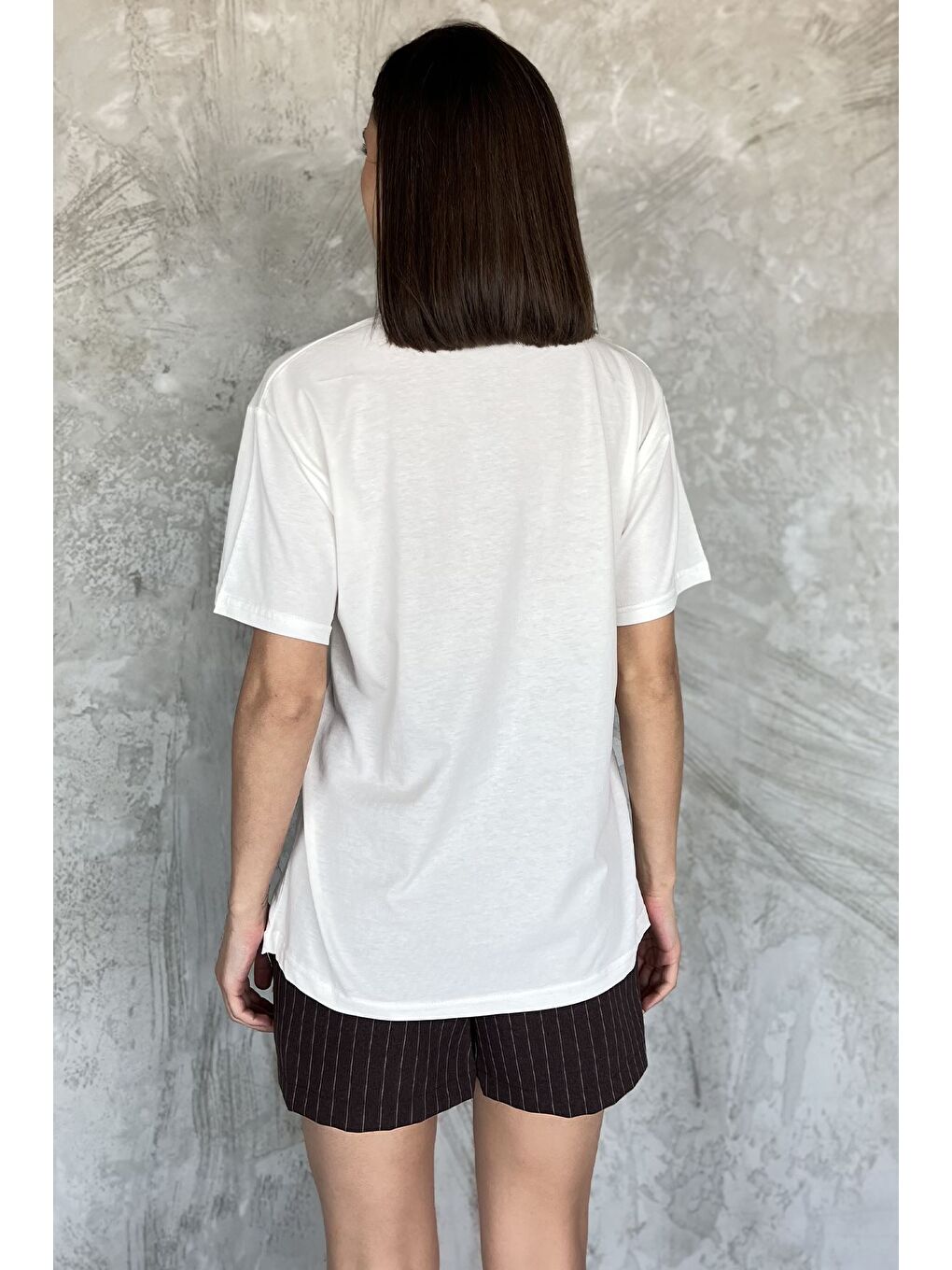 Ekru Kadın Bisiklet Yaka Baskılı Taşlı Tişört-2