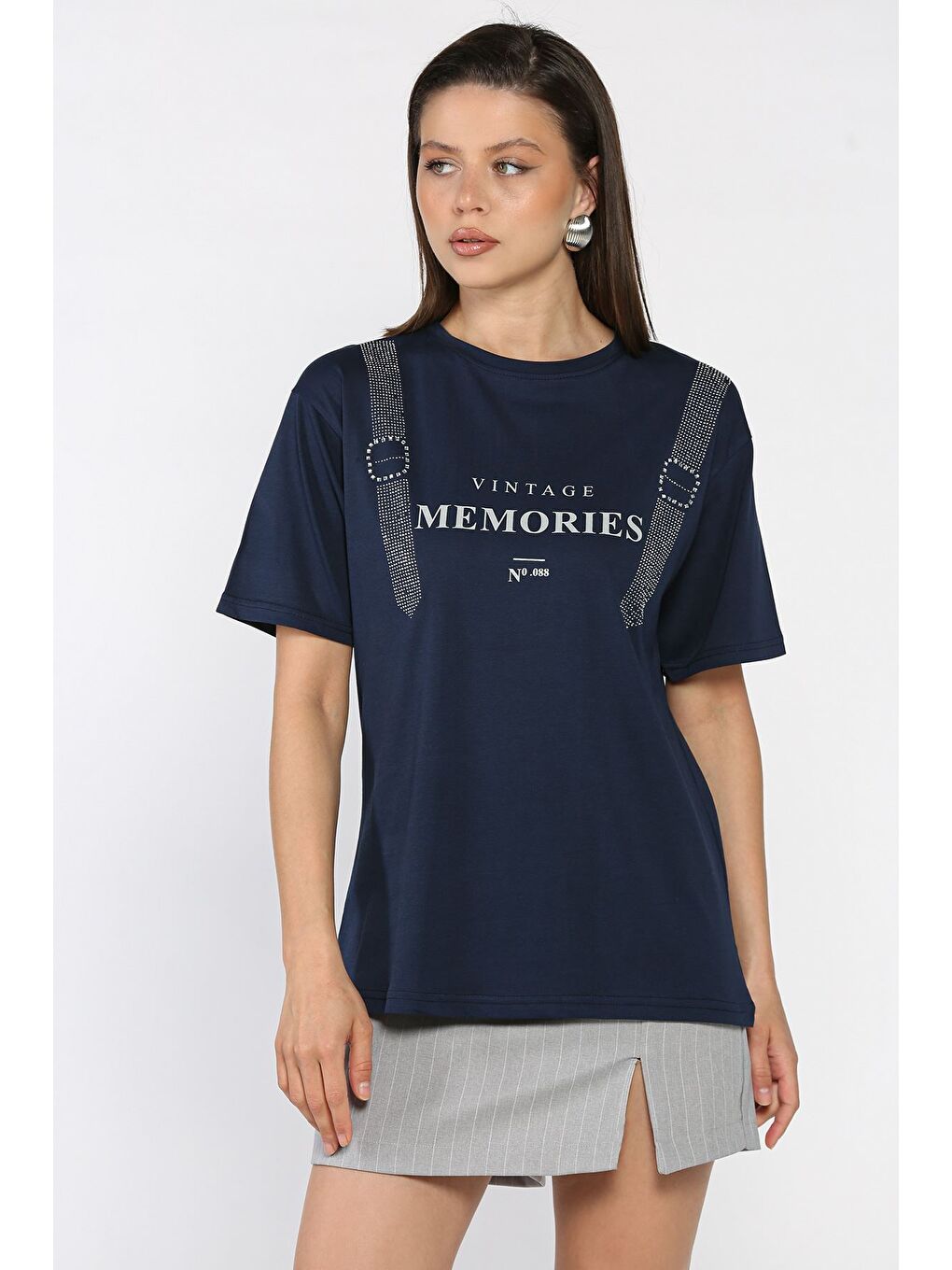Lacivert Bisiklet Yaka Baskılı Taşlı Kadın Tişört-1