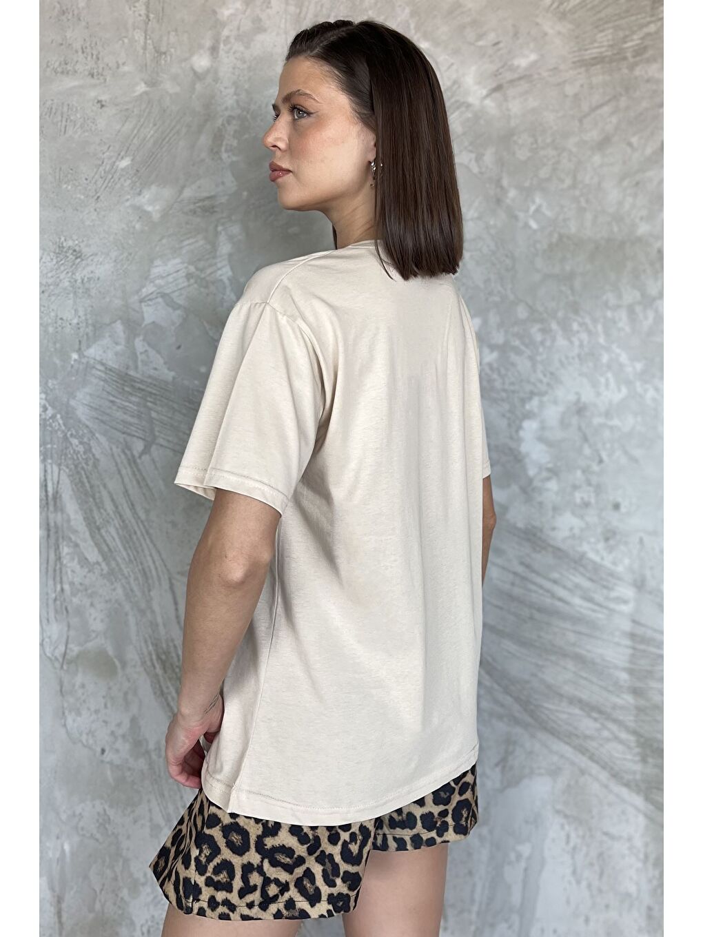 Bej Kadın Bisiklet Yaka Baskılı Taşlı Tişört-2