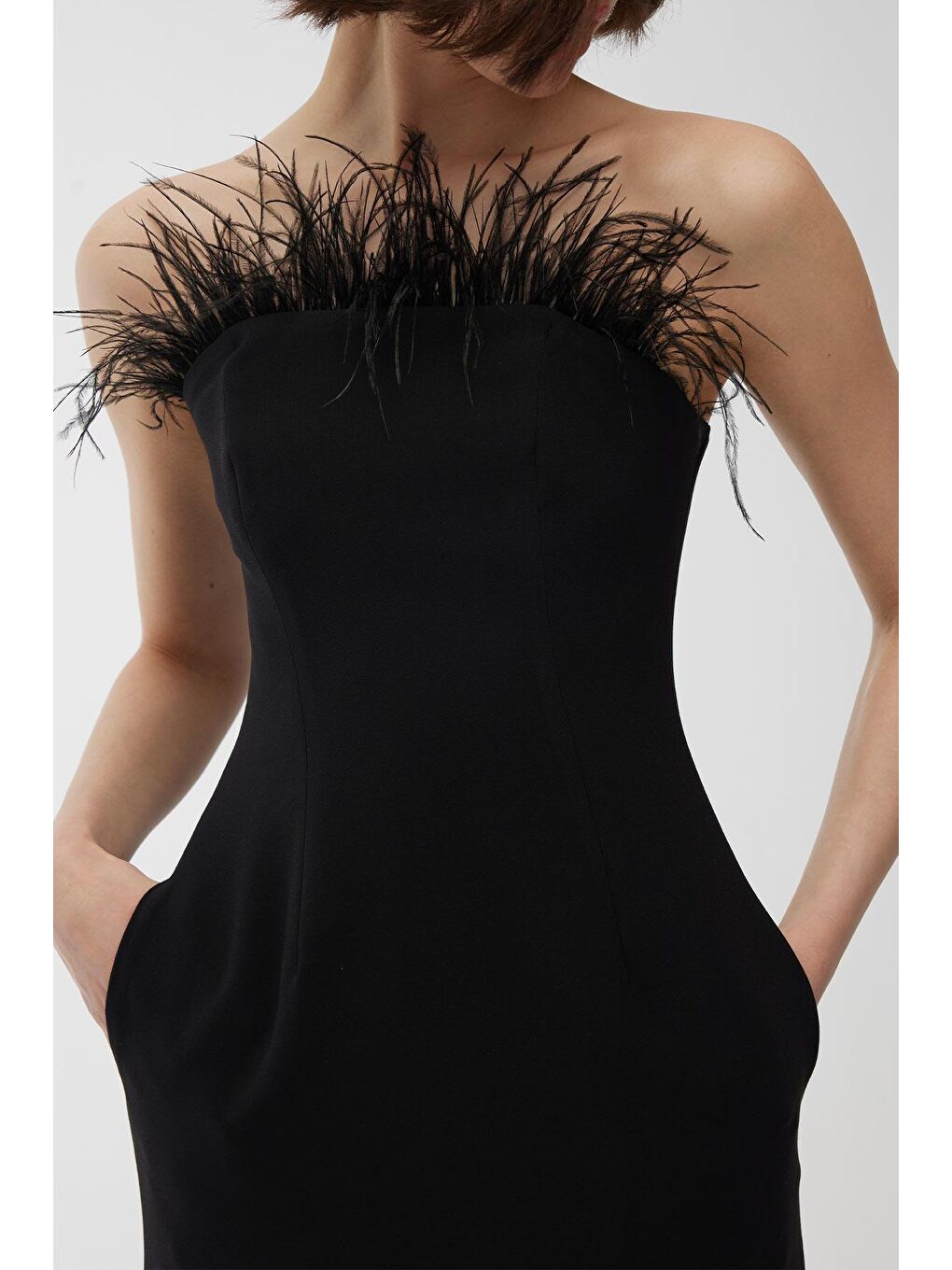 Straplez Tüy Detaylı Abiye Elbise Siyah-2