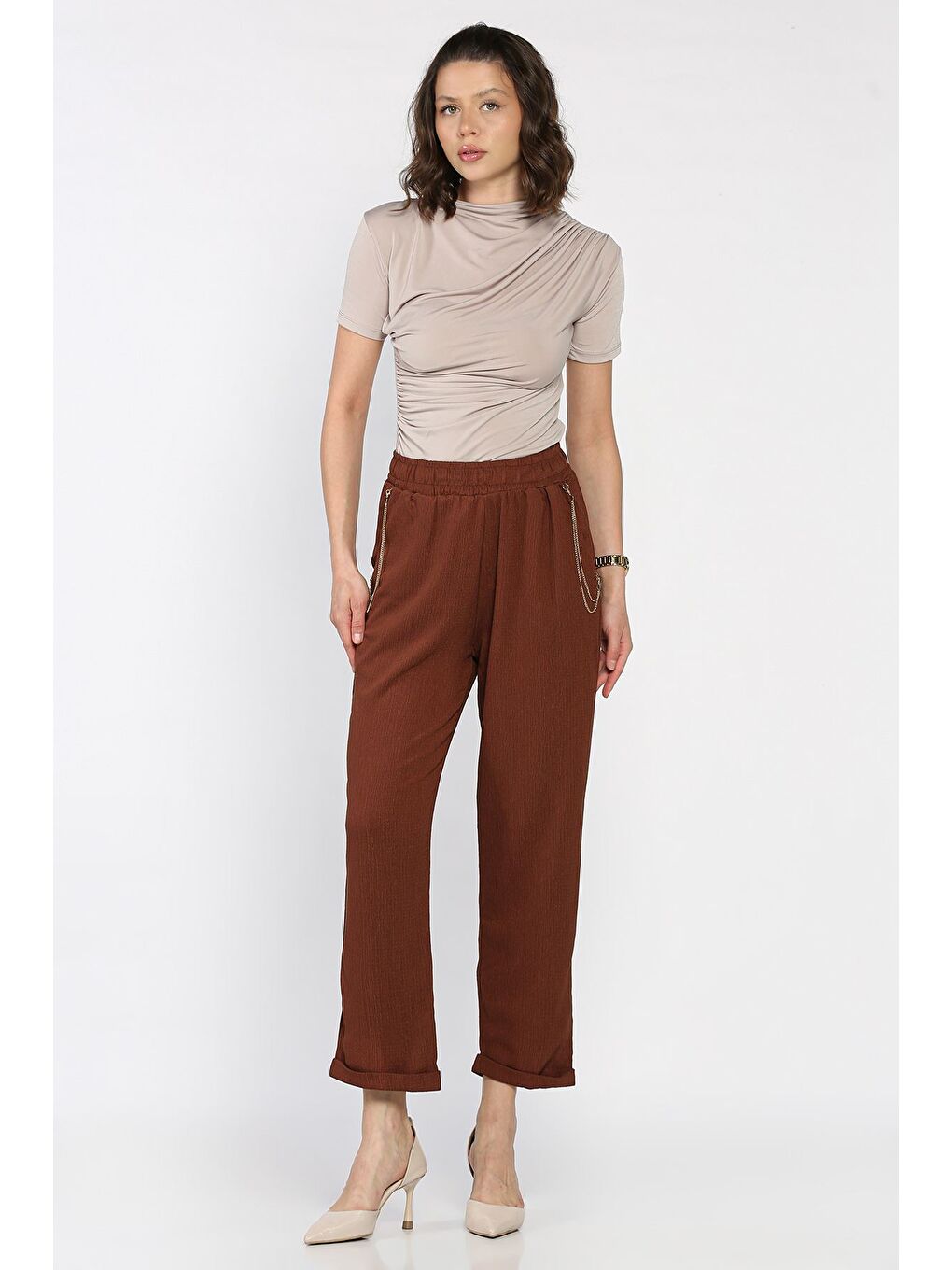 Kahverengi Kadın Bel Lastikli Zincir Aksesuarlı Duble Paça Pantolon-1