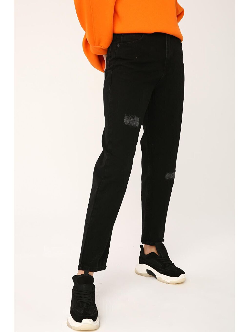 Siyah Yırtık Detaylı Denim Pantolon