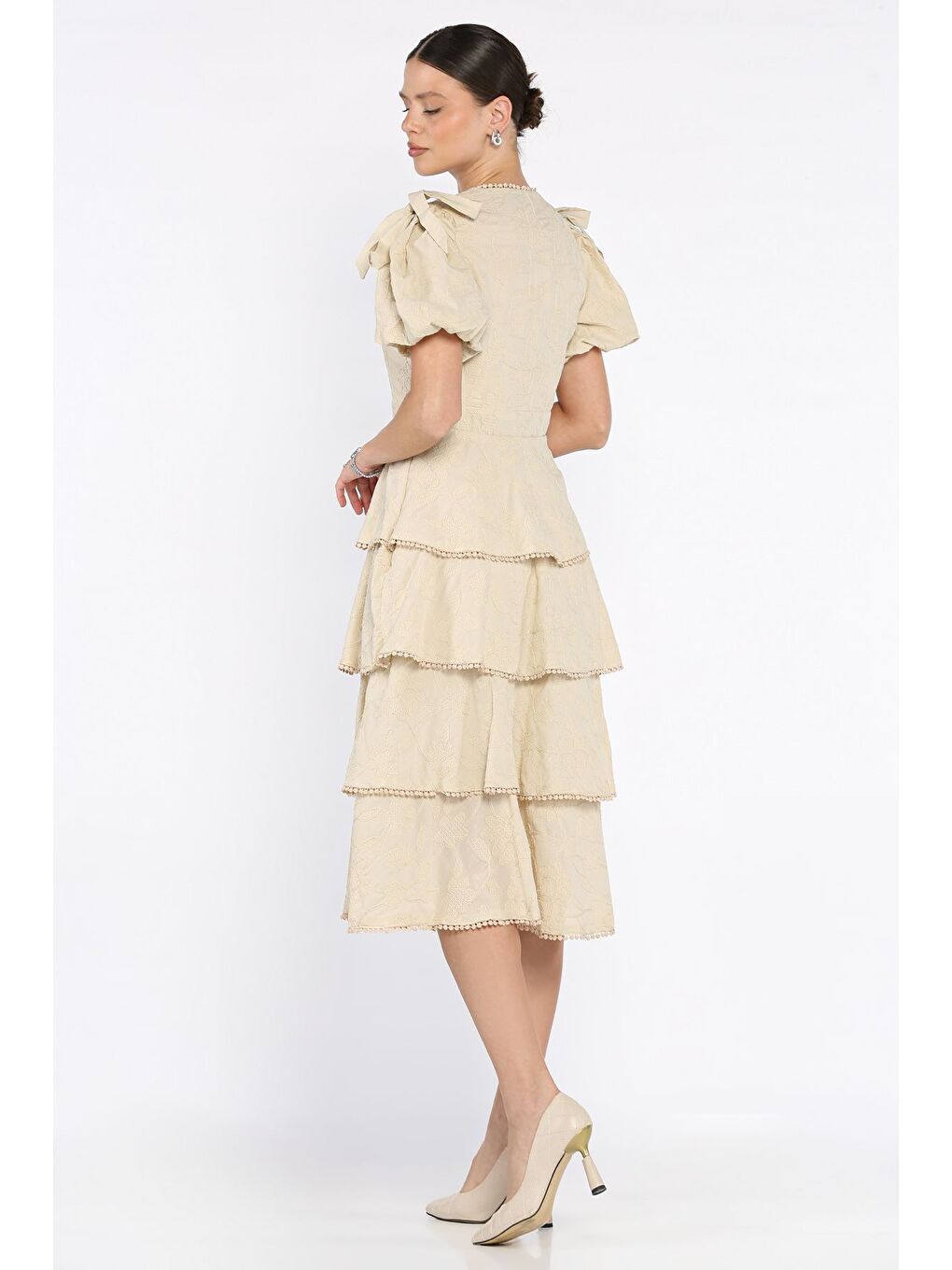 Bej Kadın Omuz Bağlama Detaylı Balon Kol Brode Fırfırlı Elbise-2