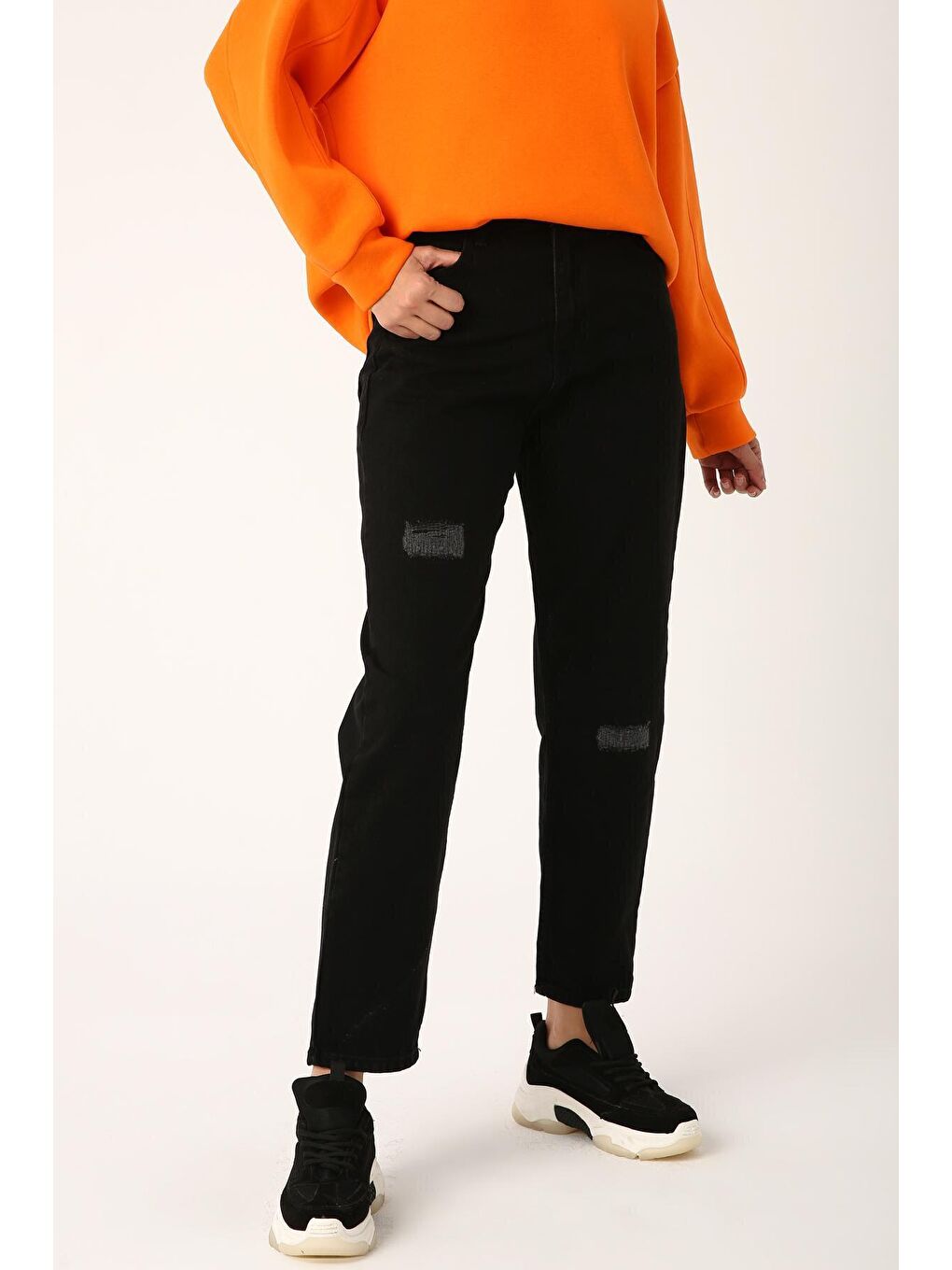 Siyah Yırtık Detaylı Denim Pantolon-1