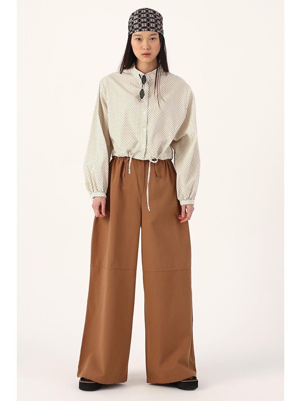 Kahverengi Toprak %100 Pamuk Büzgülü Cep Detaylı Yüksek Bel Bol Paça Pantolon-1