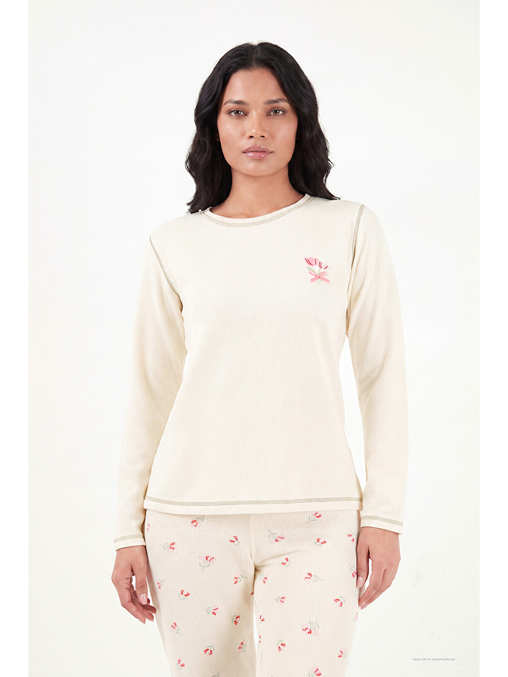 Ekru Desenli Yumuşak Dokulu Uzun Kollu Kadın Pijama Takımı 6575020-4