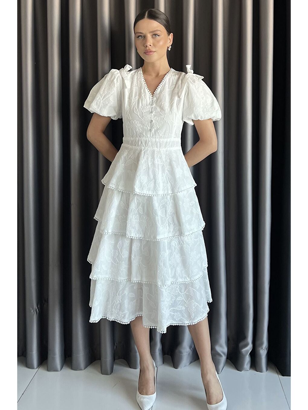 Beyaz Kadın Omuz Bağlama Detaylı Balon Kol Brode Fırfırlı Elbise-1