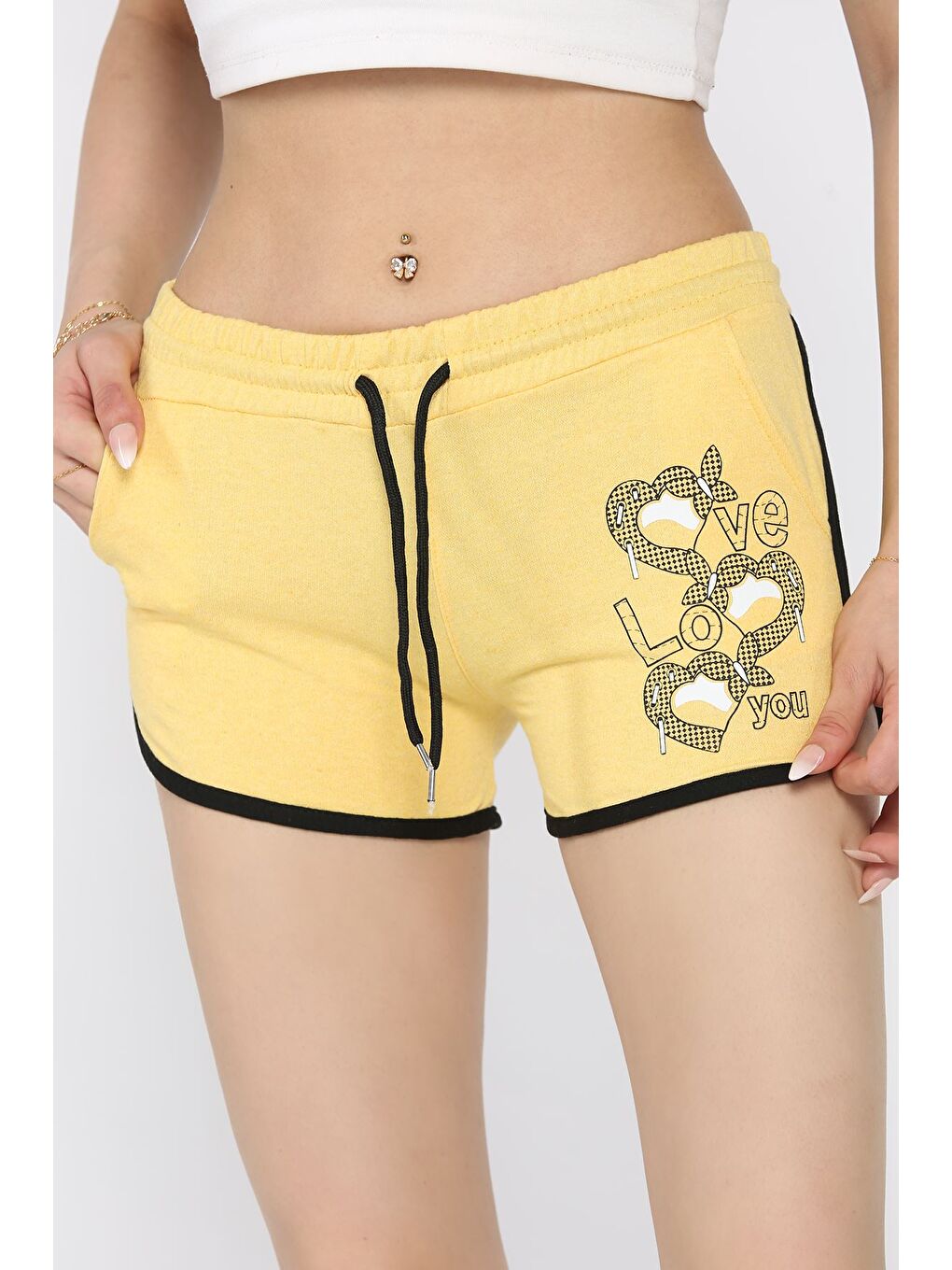 Sarı Baskılı Kadın Mini Şort