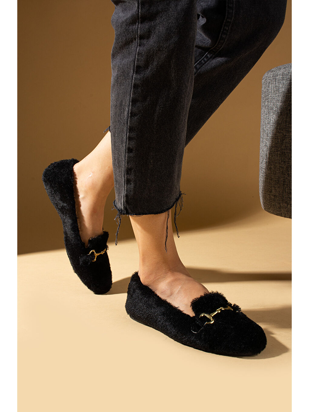 Siyah Gold Tokalı Pelüş Tüylü Kumaş Kadın Babet P01 34 24-1