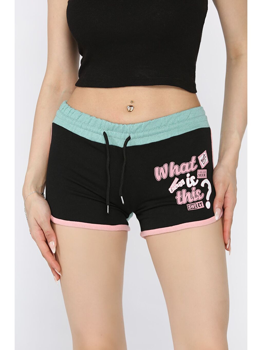 Siyah Kadın Biyeli Baskılı Mini Şort