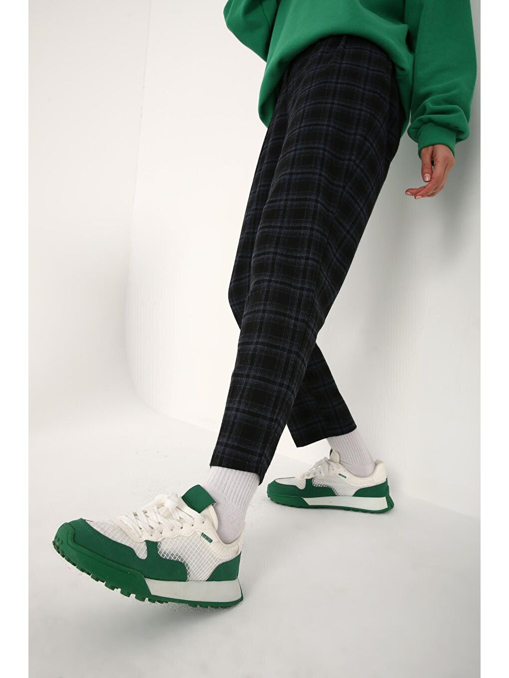 Siyah-İndigo Ekoseli Pileli Slouchy Pantolon