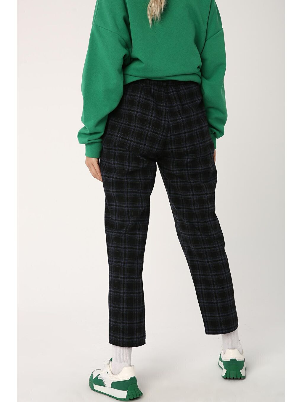 Siyah-İndigo Ekoseli Pileli Slouchy Pantolon-4