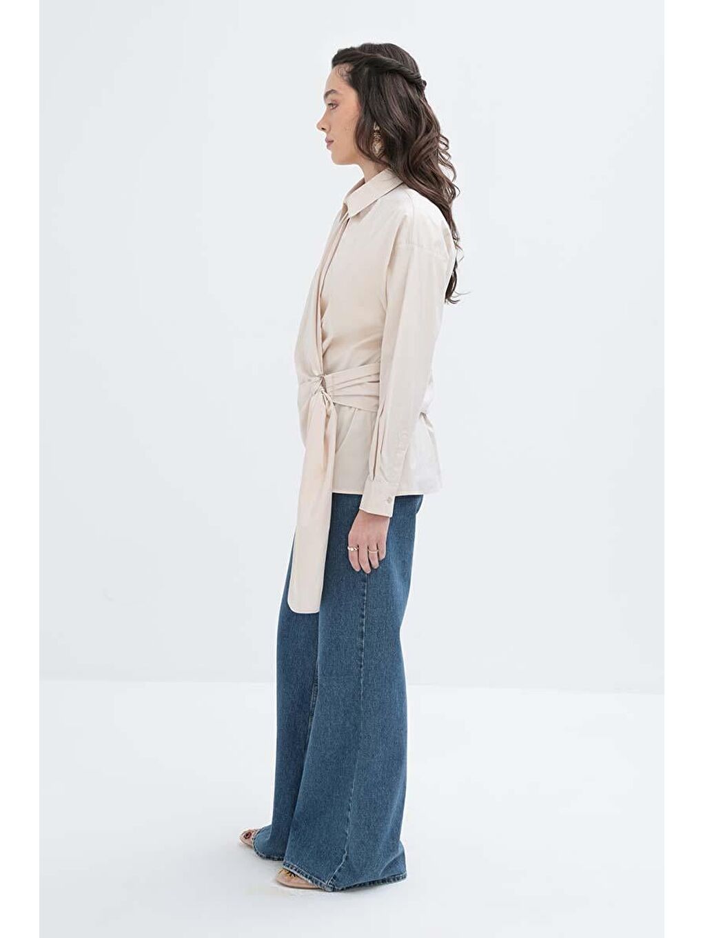 Beyaz Taş-Yandan Bağlama Detaylı Elastanlı Gömlek-2