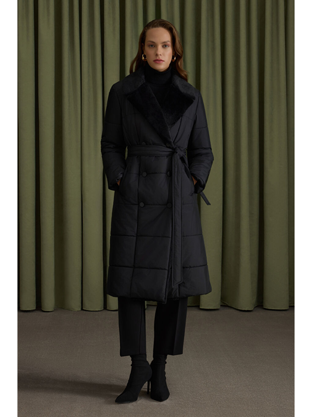 Siyah Yakası Kürklü Kapitone Mont-1