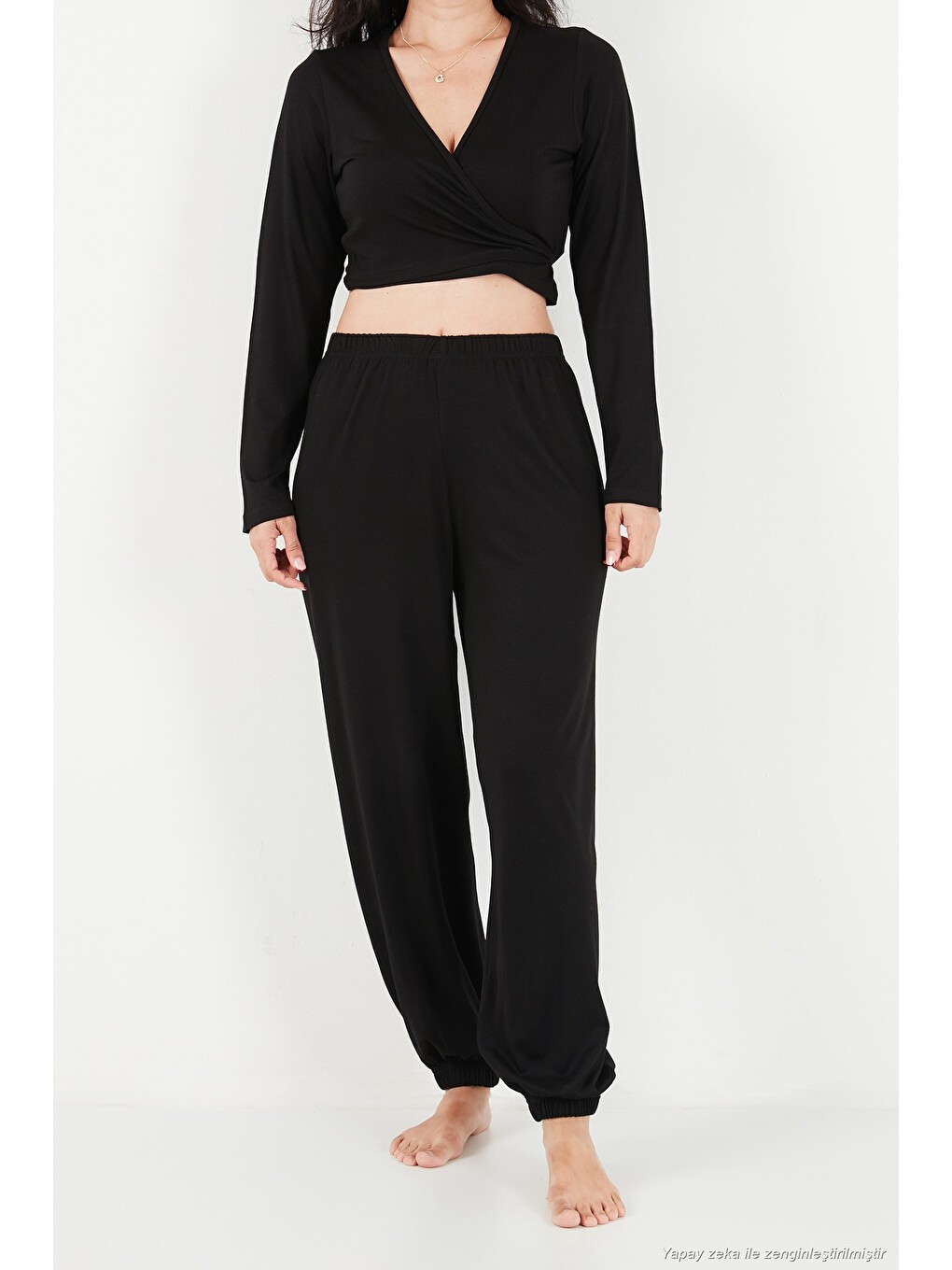 Siyah V Yaka Kruvaze Bağlamalı Crop Üst Ve Jogger Alt Kadın Pijama Takımı 65780019-5