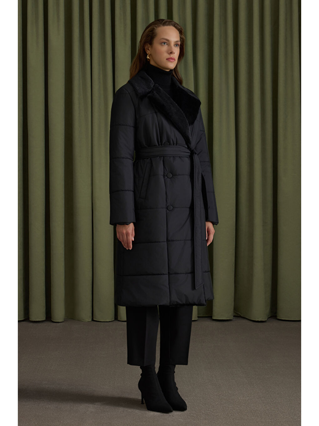 Siyah Yakası Kürklü Kapitone Mont-2