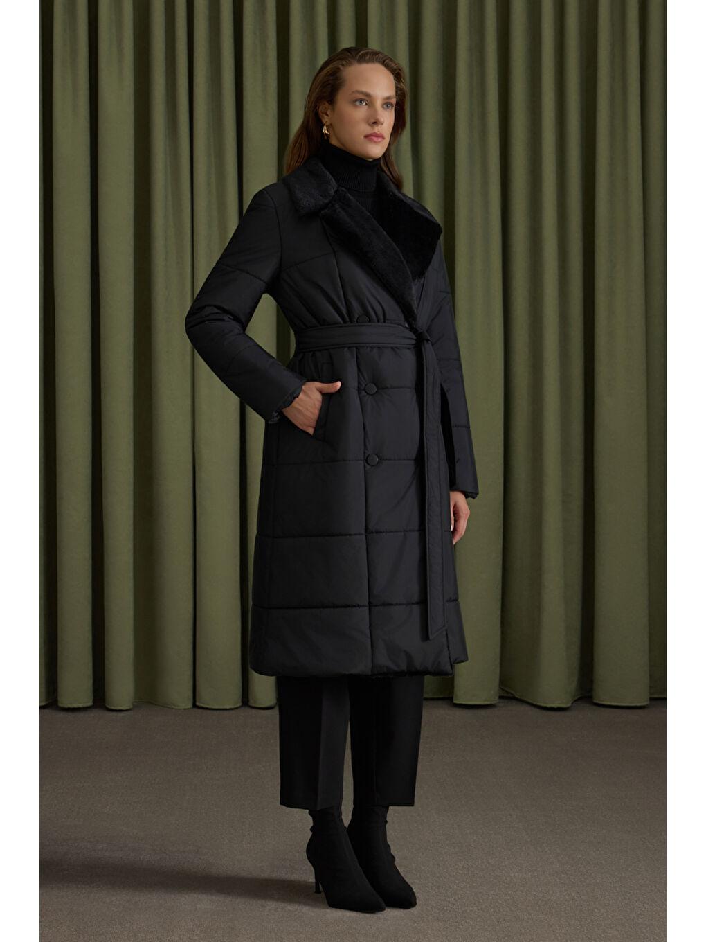 Siyah Yakası Kürklü Kapitone Mont-3