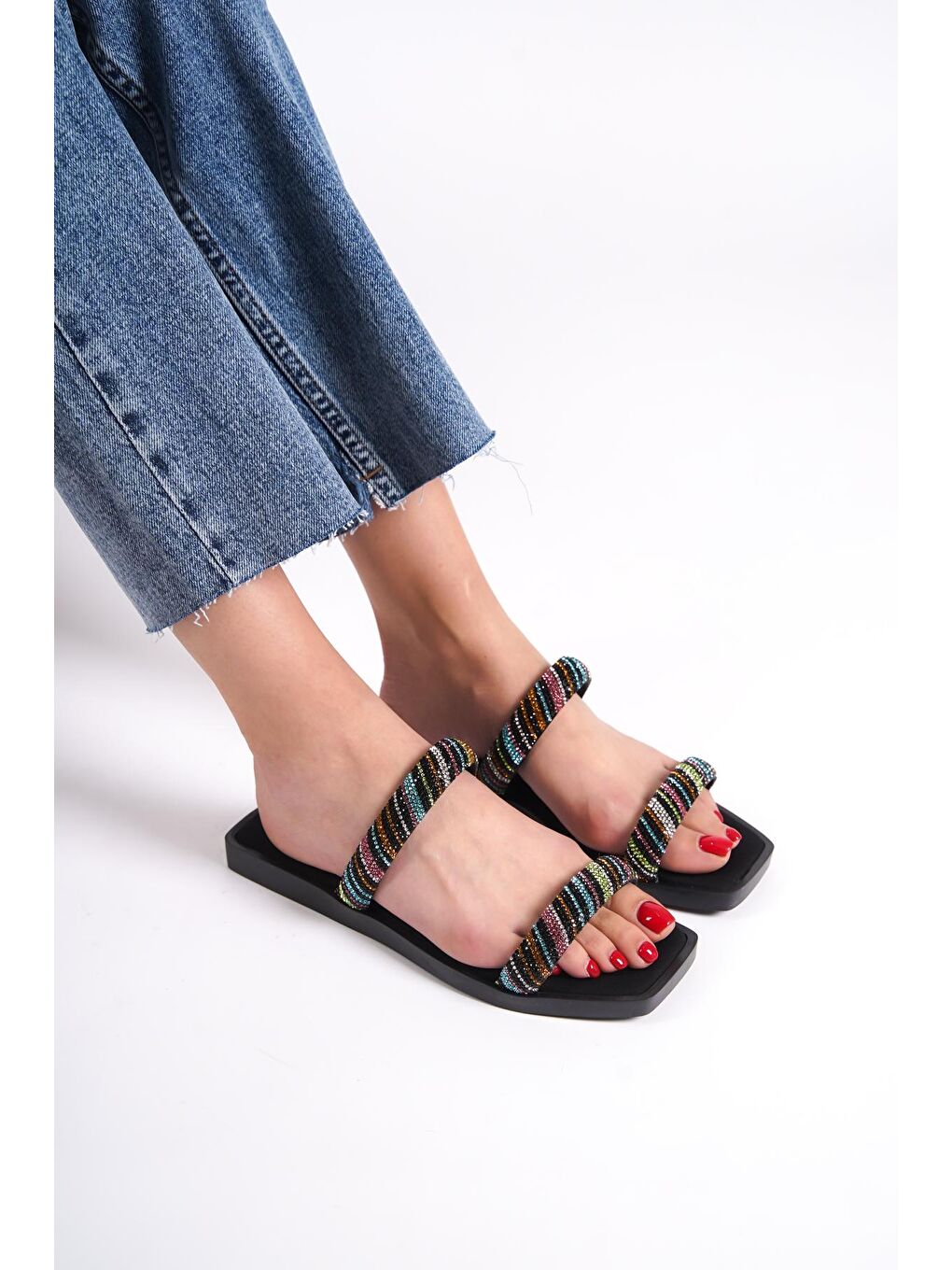 Siyah Küt Burunlu Taşlı Bantlı Düz Topuklu Kadın Terlik-4