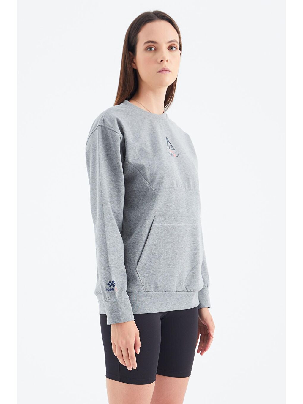 TOMMYLIFE Gri Melanj O Yaka Cep Detaylı Oversize Kadın Sweatshirt - 97276 - 2