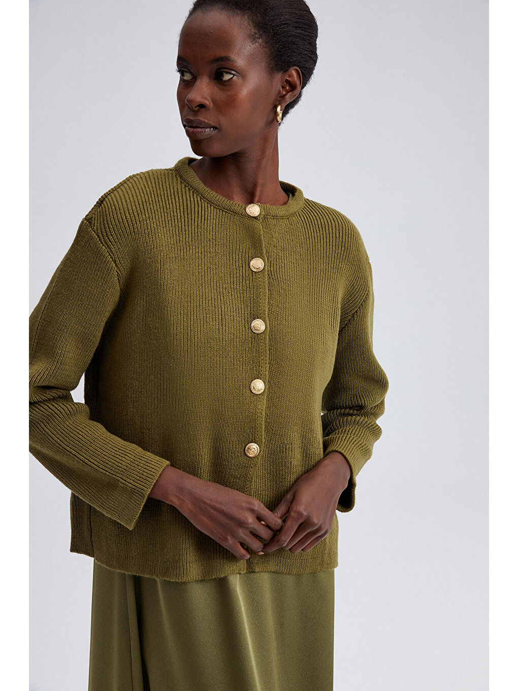 Haki Gold Düğmeli Kısa Hırka