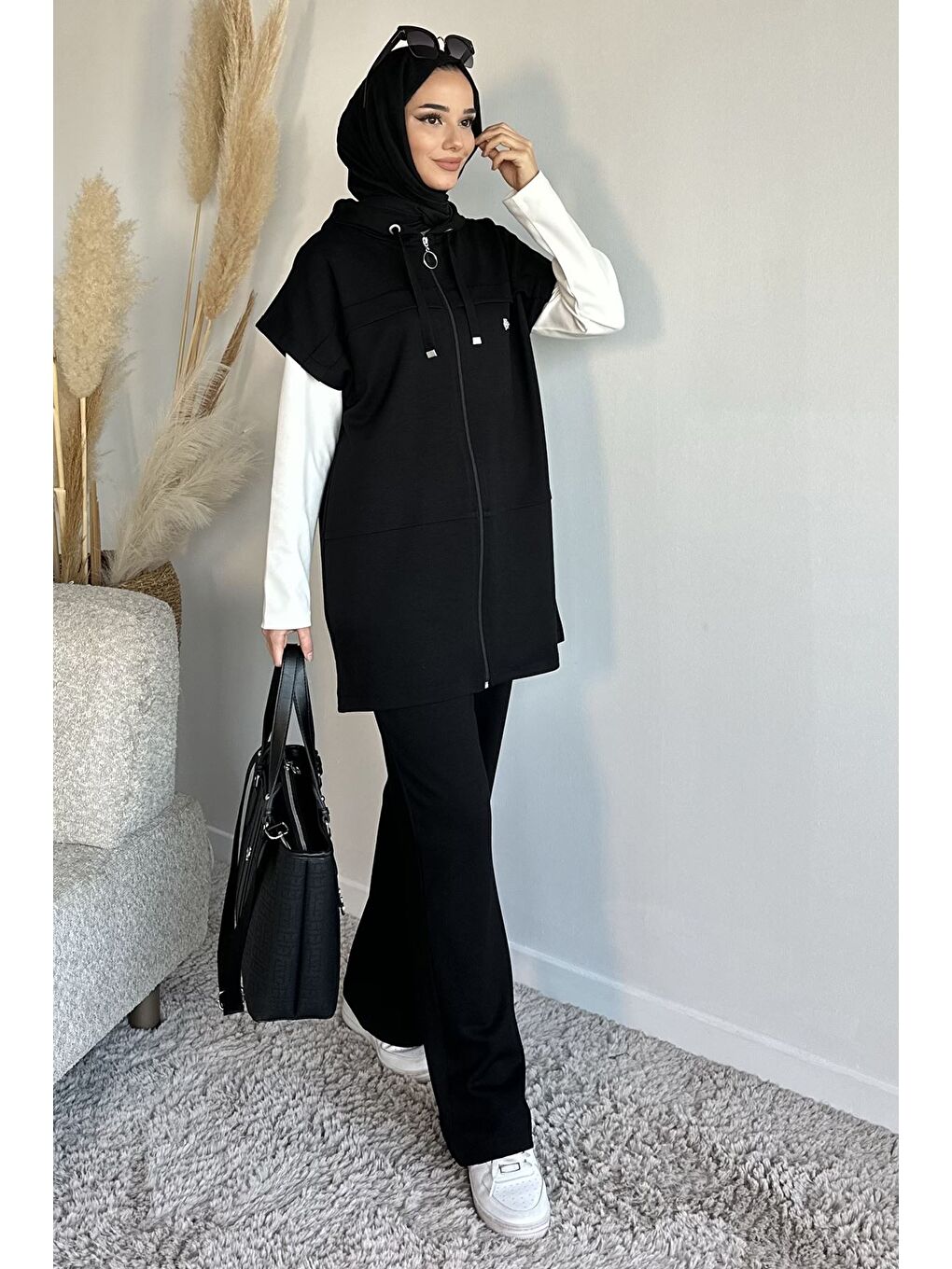 Siyah Fermuarlı Kapüşonlu Yelek Tunik Pantolon Tesettür Üçlü Takım