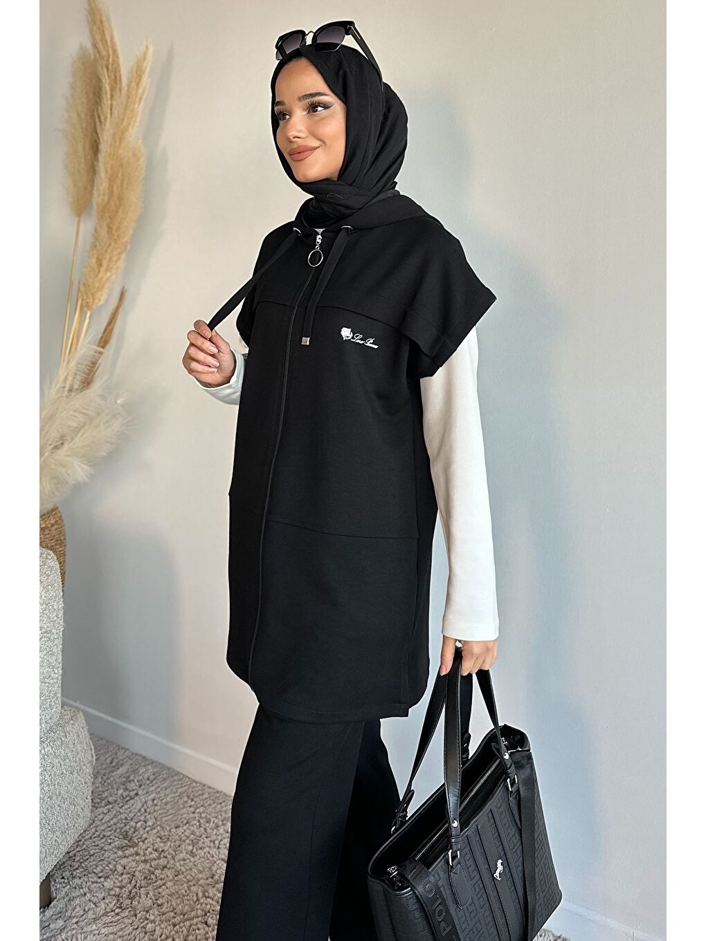 Siyah Fermuarlı Kapüşonlu Yelek Tunik Pantolon Tesettür Üçlü Takım-2