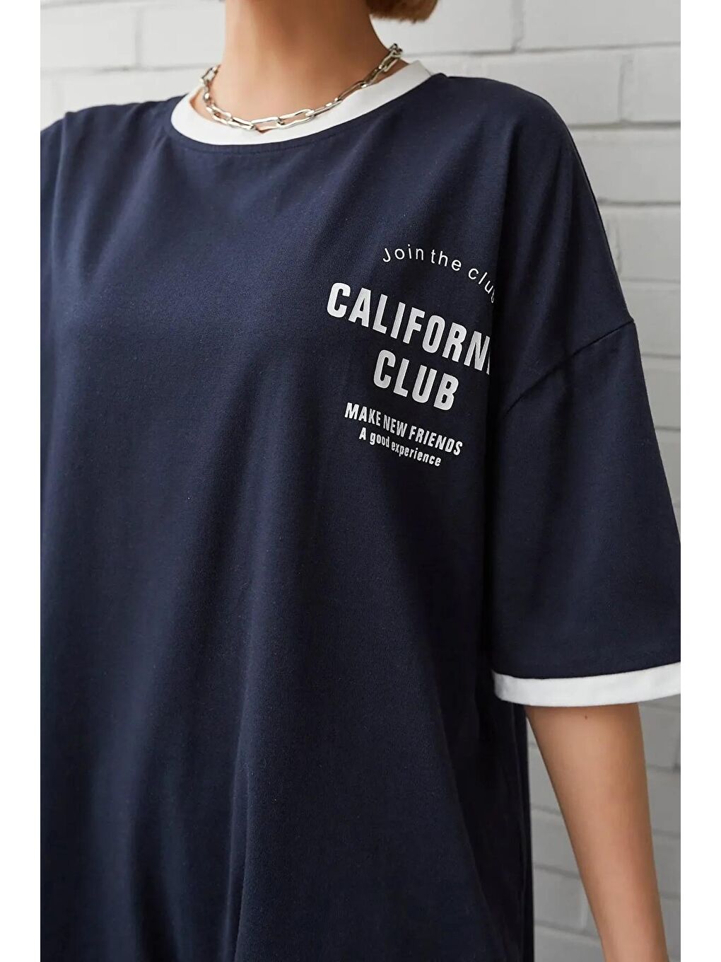 uyguntarz Lacivert Unisex Lacivert Yaka Kol Detaylı California Club Baskılı Oversize T-shirt - 2