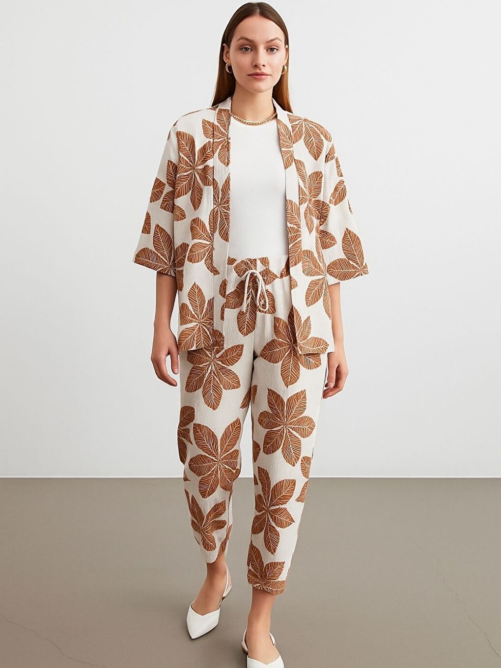 Kahverengi Kadın Camel Beyaz Çiçek Desenli Kimono Gömlek Pantolon Takım-1