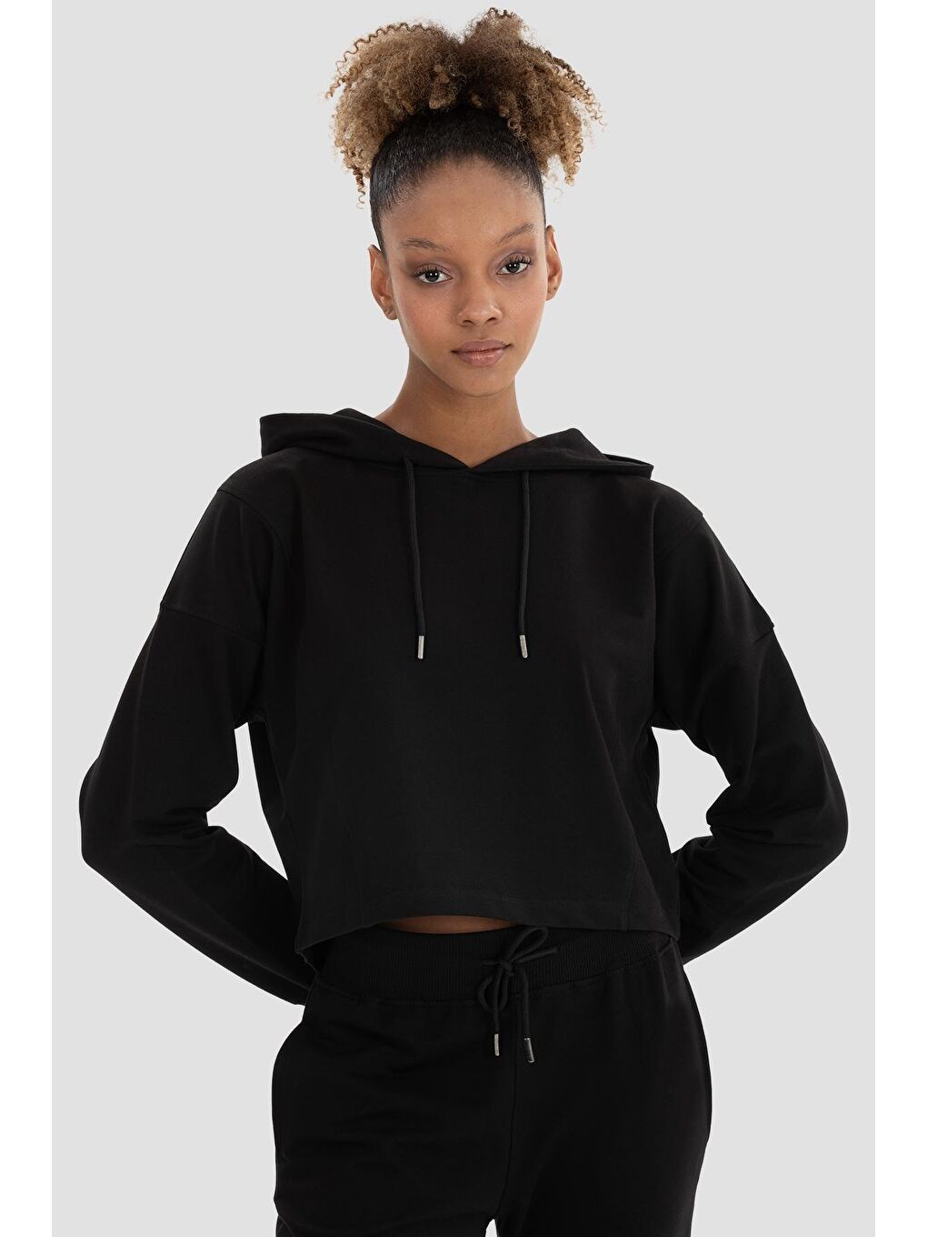 Lisa Oversize Siyah Crop Hoodie-1
