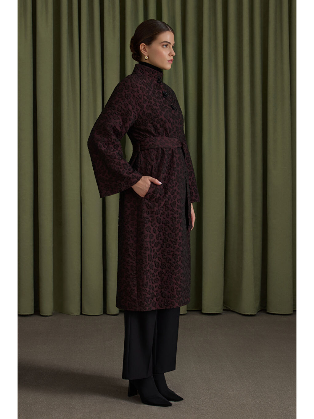 Bordo Dokulu Özel Kumaş Trençkot-2