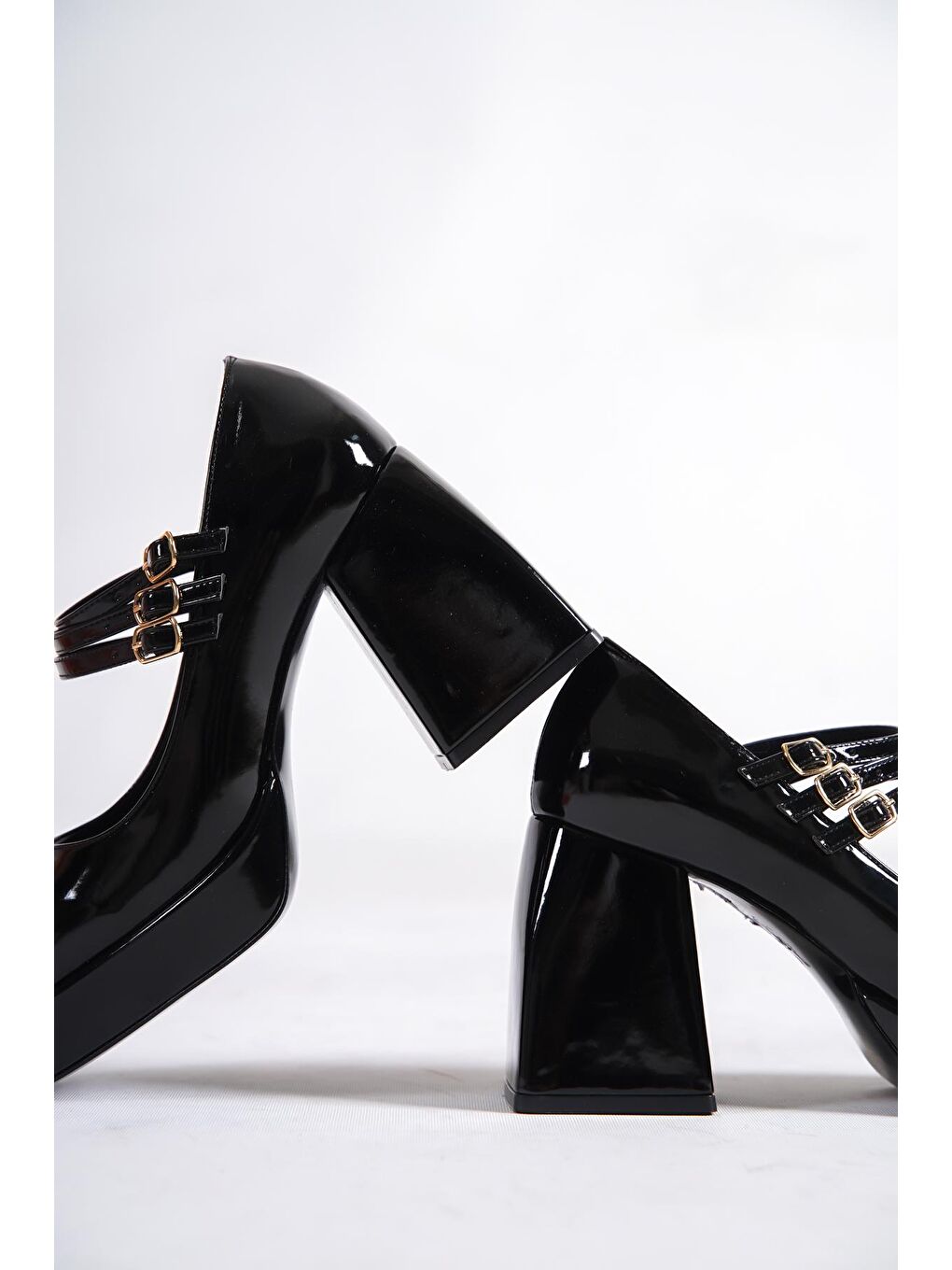 Siyah Küt Burunlu Bantlı Rugan Platform Ayakkabı-2