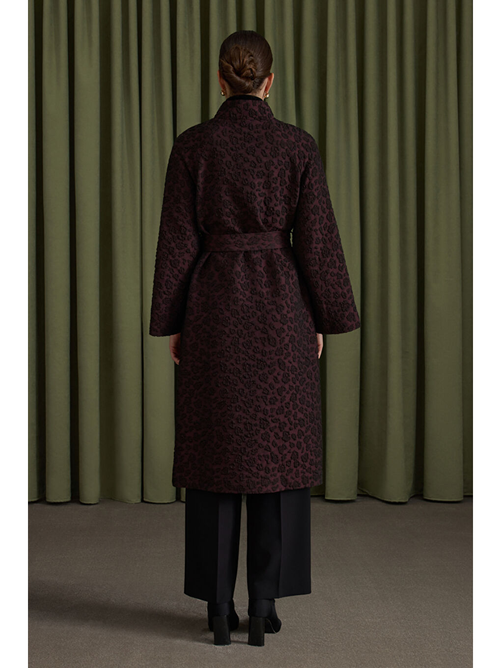 Bordo Dokulu Özel Kumaş Trençkot-4