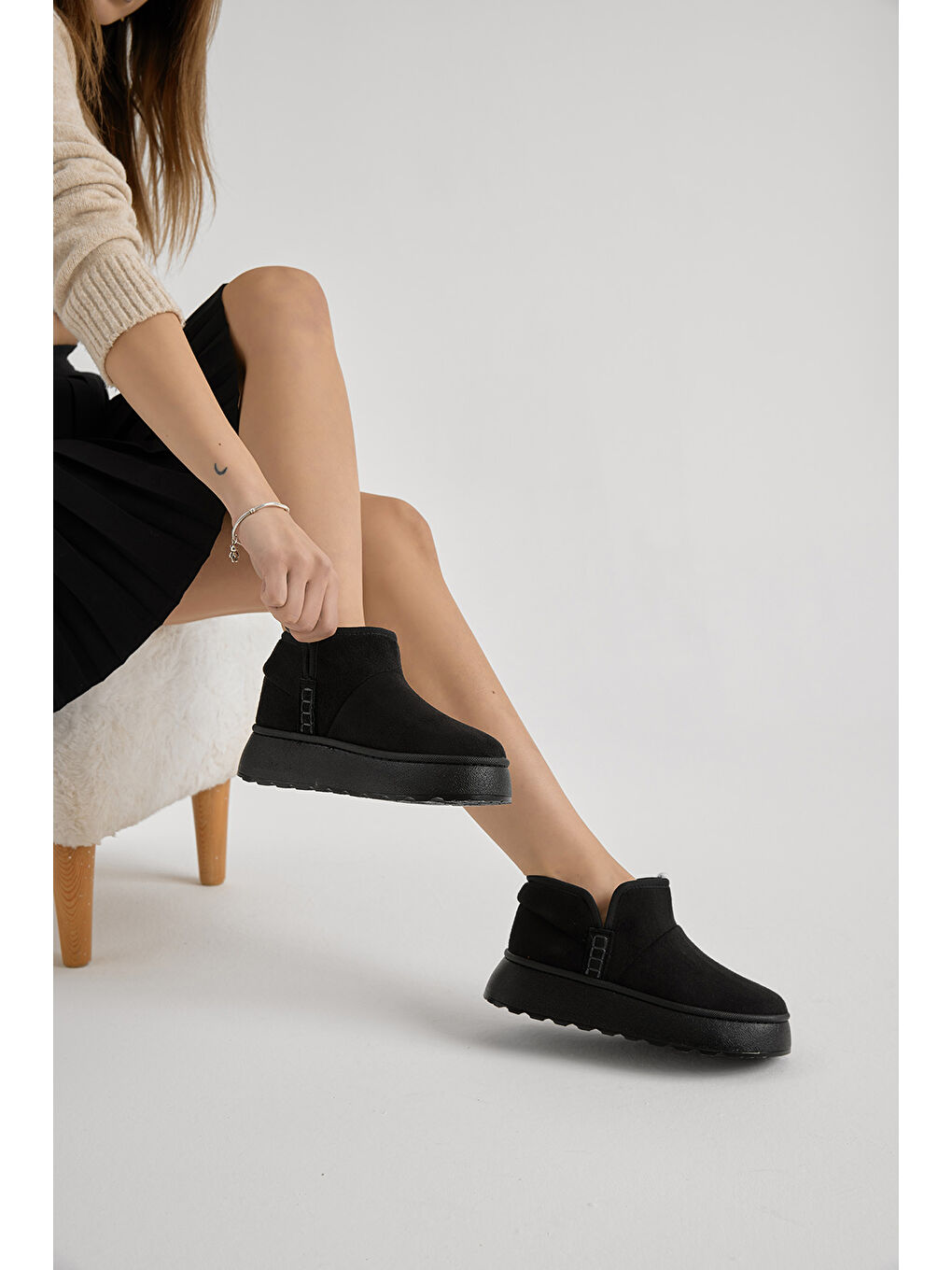 Kadın Siyah Kalın Poli Taban İçi Astarlı Süet Görünümlü Günlük Bot-1