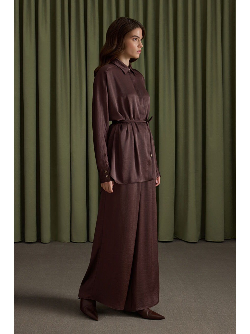 Kahverengi Beli Lastikli Saten Pantolon