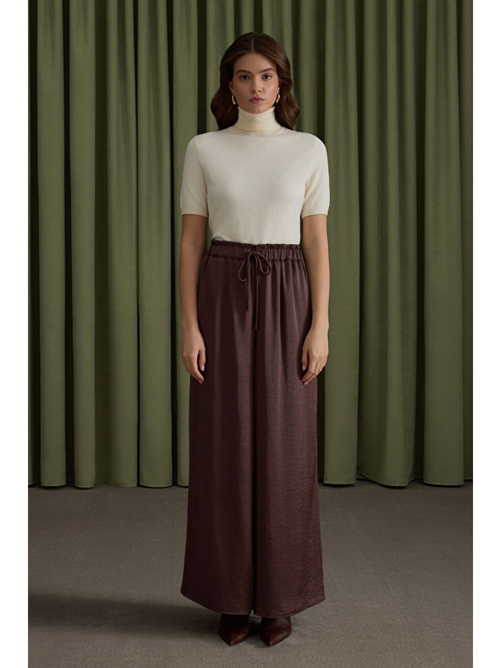 Kahverengi Beli Lastikli Saten Pantolon-1