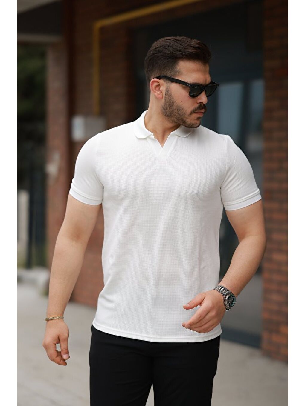 Beyaz Erkek Yakalı Waffle Dokulu Kısa Kollu Tişört