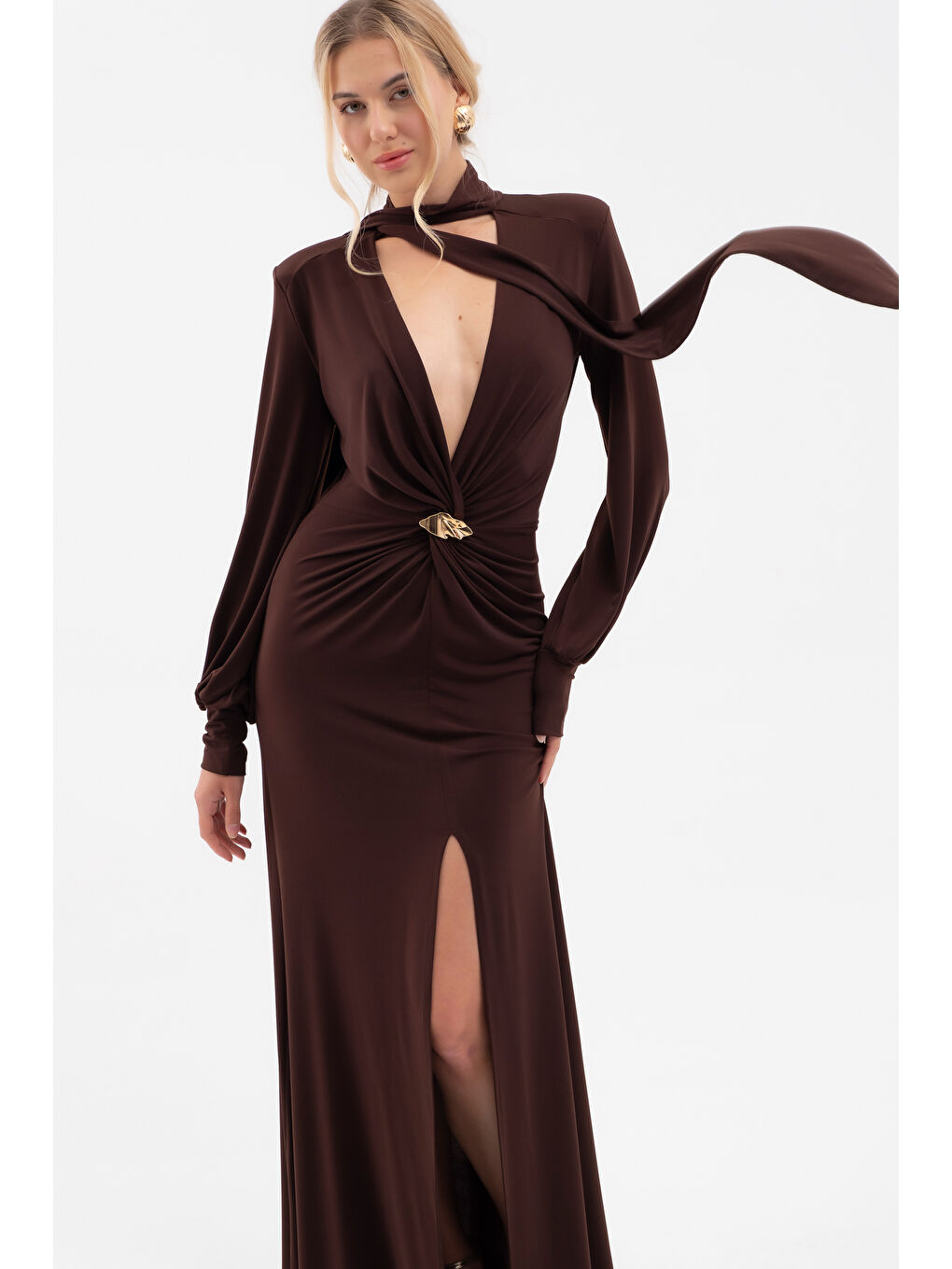 Kadın Kahverengi Şal Yaka Ön Düğüm Tokalı Uzun Elbise-2