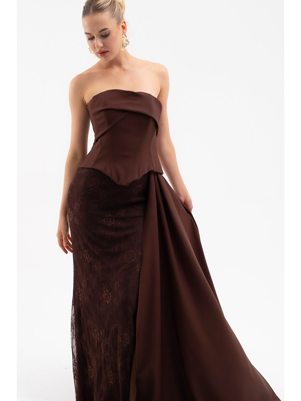 Kadın Kahverengi Straplez Yaka Dantel Detay Uzun Abiye Elbise-2