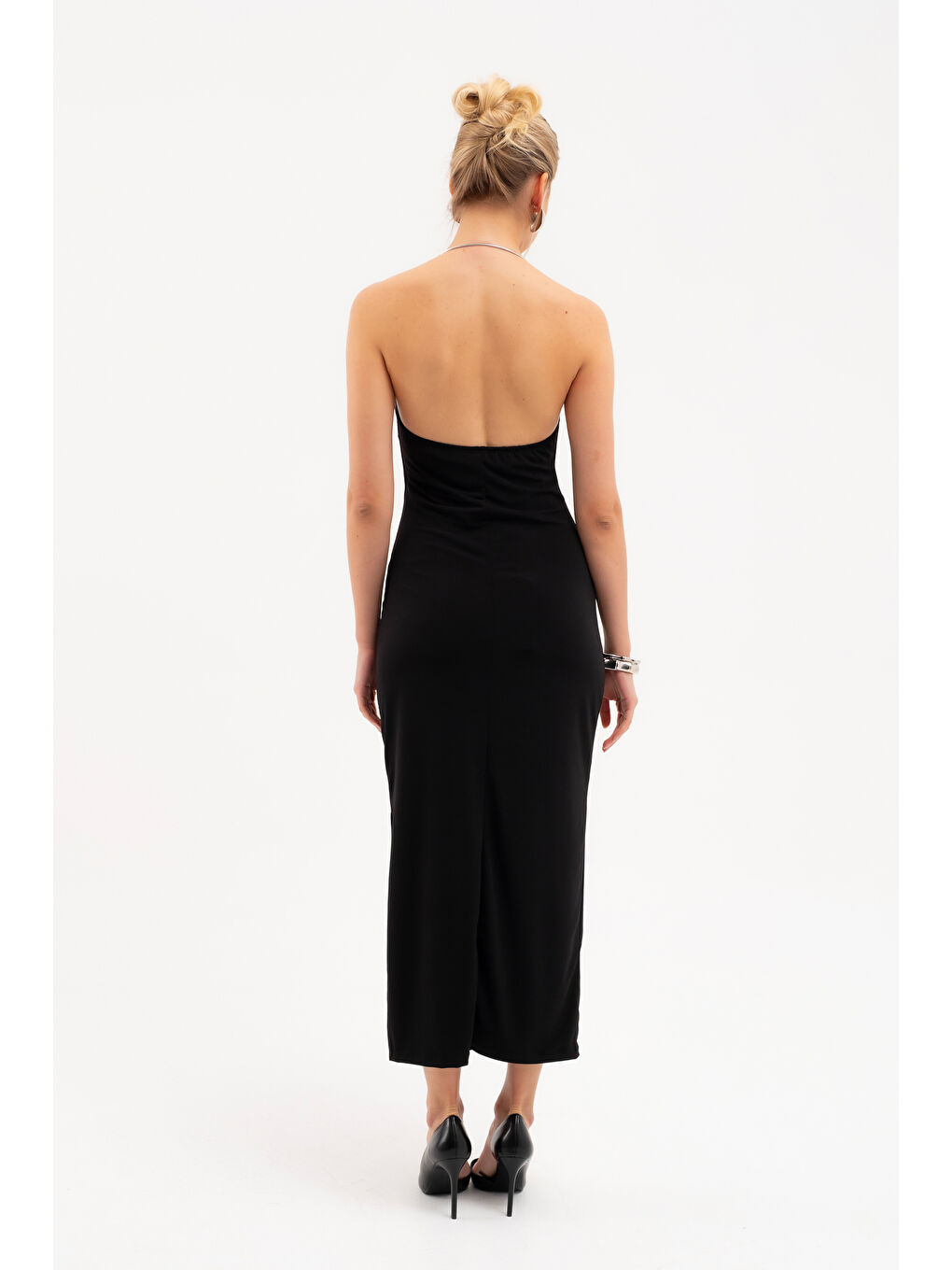 Kadın Siyah Aksesuar Detay Dekolteli Uzun Elbise-5