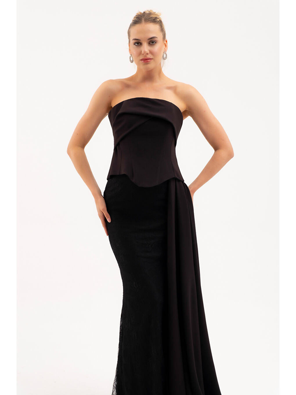 Kadın Siyah Straplez Yaka Dantel Detay Uzun Abiye Elbise-2