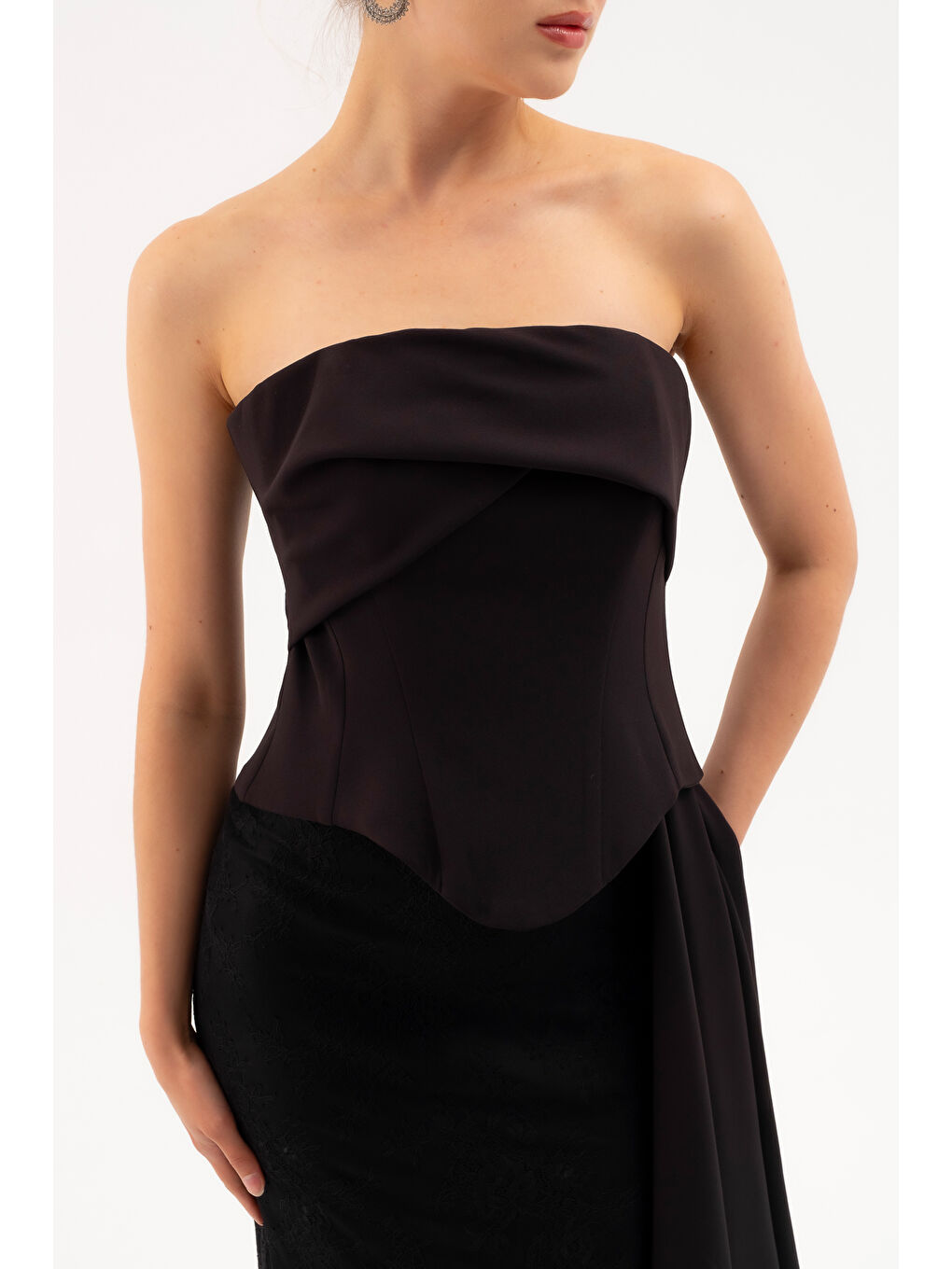 Kadın Siyah Straplez Yaka Dantel Detay Uzun Abiye Elbise-3