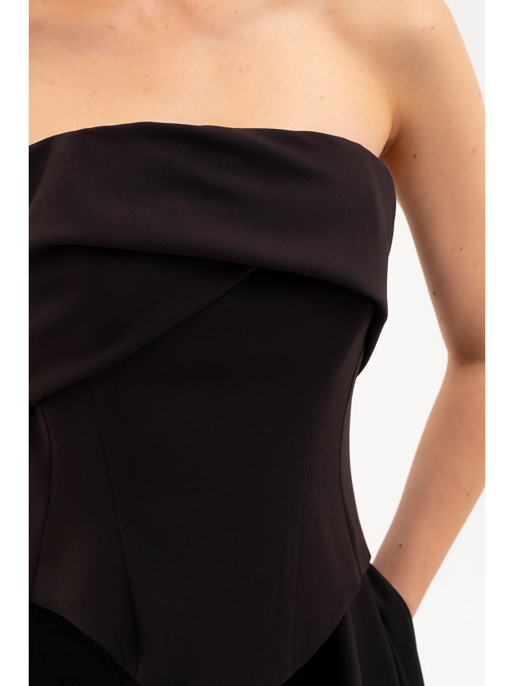 Kadın Siyah Straplez Yaka Dantel Detay Uzun Abiye Elbise-4