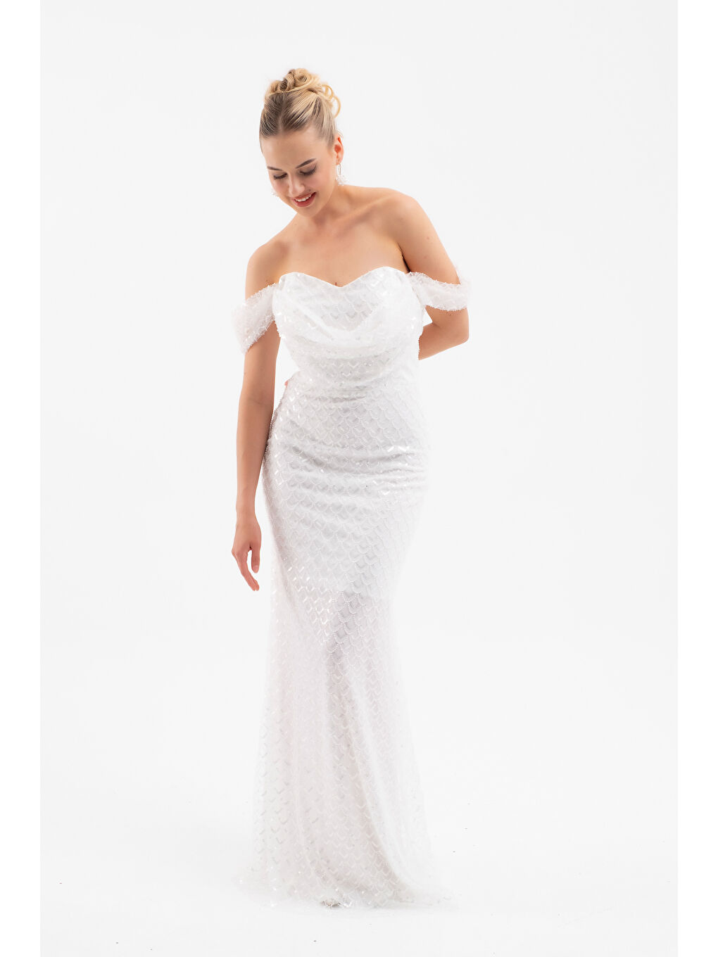 Kadın Beyaz Madonna Yaka Boncuklu Uzun Abiye Elbise-1