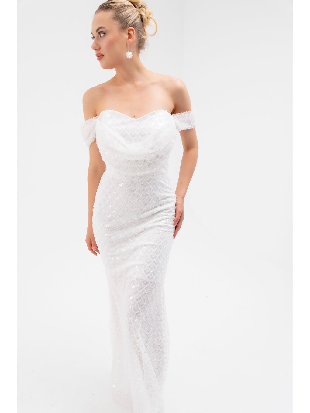 Kadın Beyaz Madonna Yaka Boncuklu Uzun Abiye Elbise-2