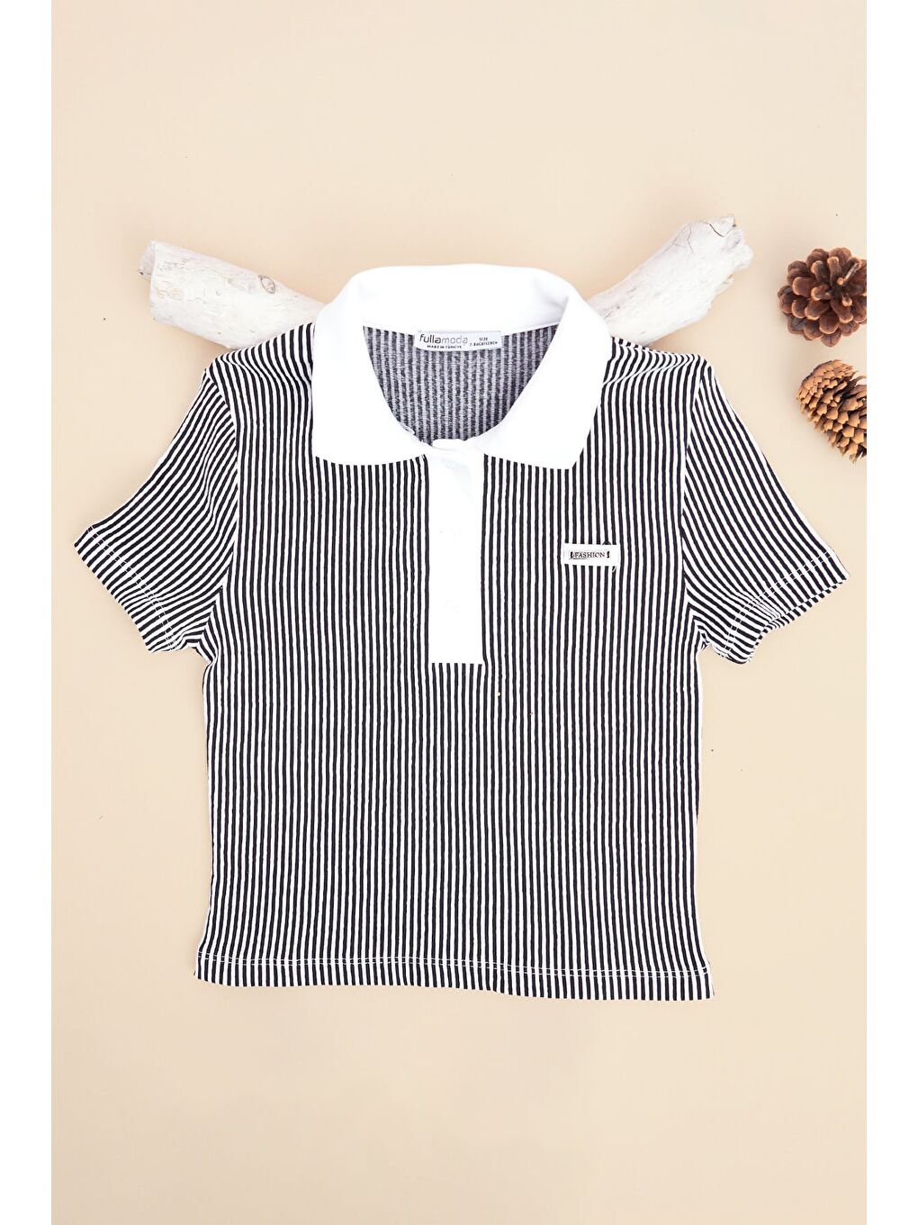 Siyah Çizgili Polo Yaka Armalı Kız Çocuk Tişört