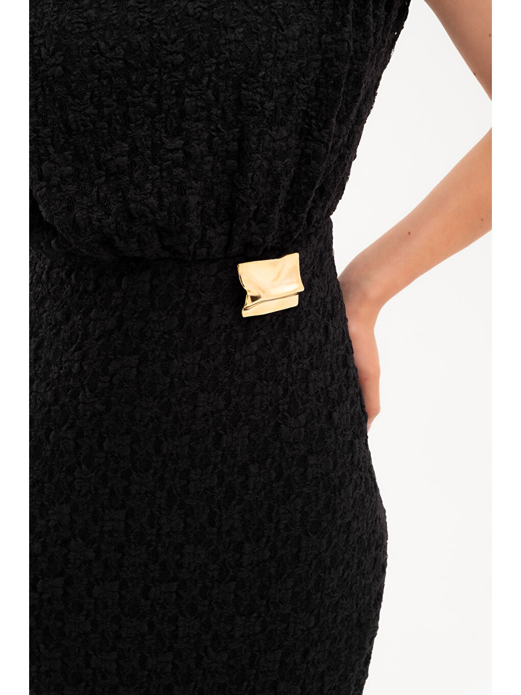 Kadın Siyah Gold Broşlu Dantel Elbise-3