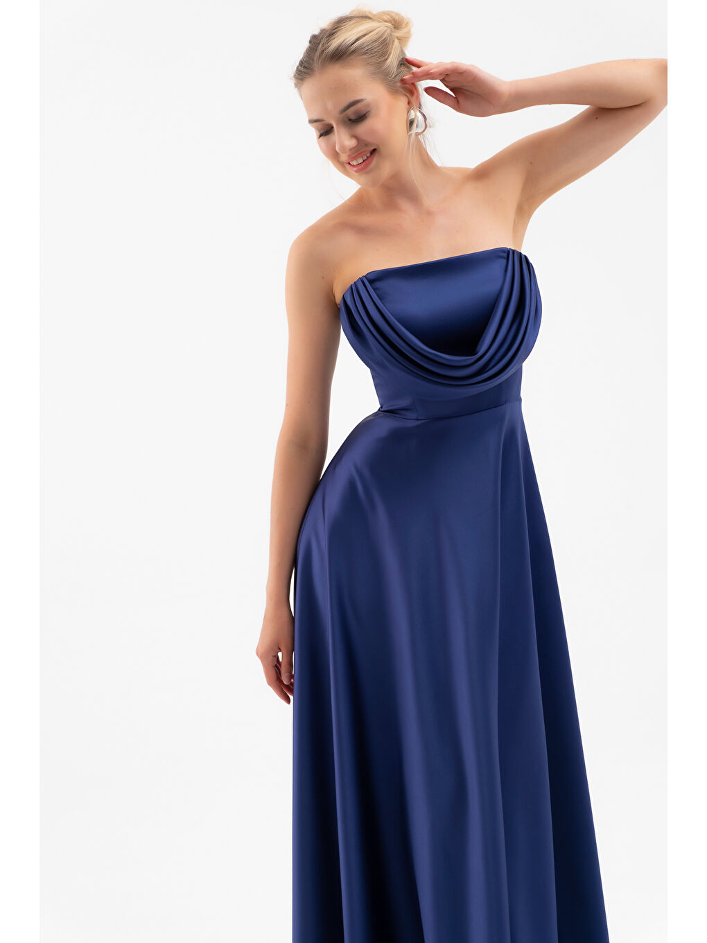 Kadın Lacivert Dar Kalıp Degaje Yaka Uzun Straplez Abiye-2